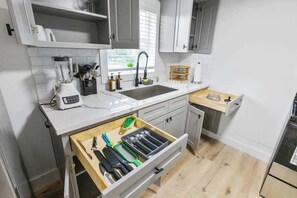 Fridge, microwave, oven, stovetop - Historic Loft 1 | MedCenter + NRG + DT + FIFA (Houston)