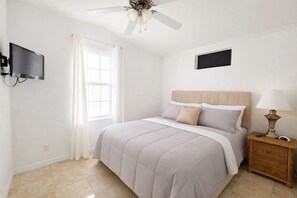1 bedroom, free WiFi, bed sheets - Resort-Style 1BR | 3 Pools + Hot Tub | Sleeps 4 (Dover)