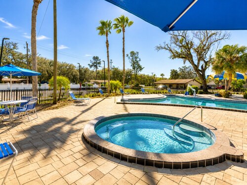 Resort-Style 1BR | 3 Pools + Hot Tub | Sleeps 4