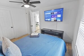1 室のベッドルーム、デスク、アイロン / アイロン台、WiFi