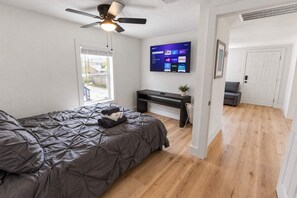 Unclassified image, 3 of 15, button - 1BR Loft Near TSU + Med Center | Assigned Parking | Third Ward Houston 3 (Houston)