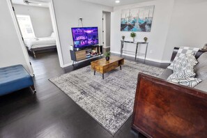 2 bedrooms, desk, iron/ironing board, WiFi - Historic 2BR Loft 1 I FIFA, NRG, DT & MedCenter (Houston)