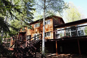 Exterior - Spacious, Inviting, and Beautiful 4 Bedroom Home (Fairbanks)