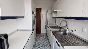 Apartment, 3 Bedrooms, Accessible, Smoking | Interior