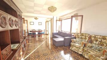 Apartment, 3 Bedrooms, Accessible, Smoking | Living room