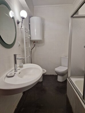 Apartamento, 3 quartos, acessível, para fumantes | Banheiro