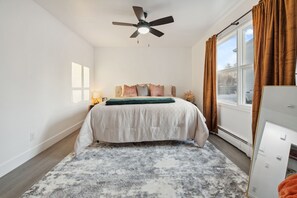 Tabla de planchar con plancha, wifi y ropa de cama 