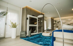 WiFi (無料)