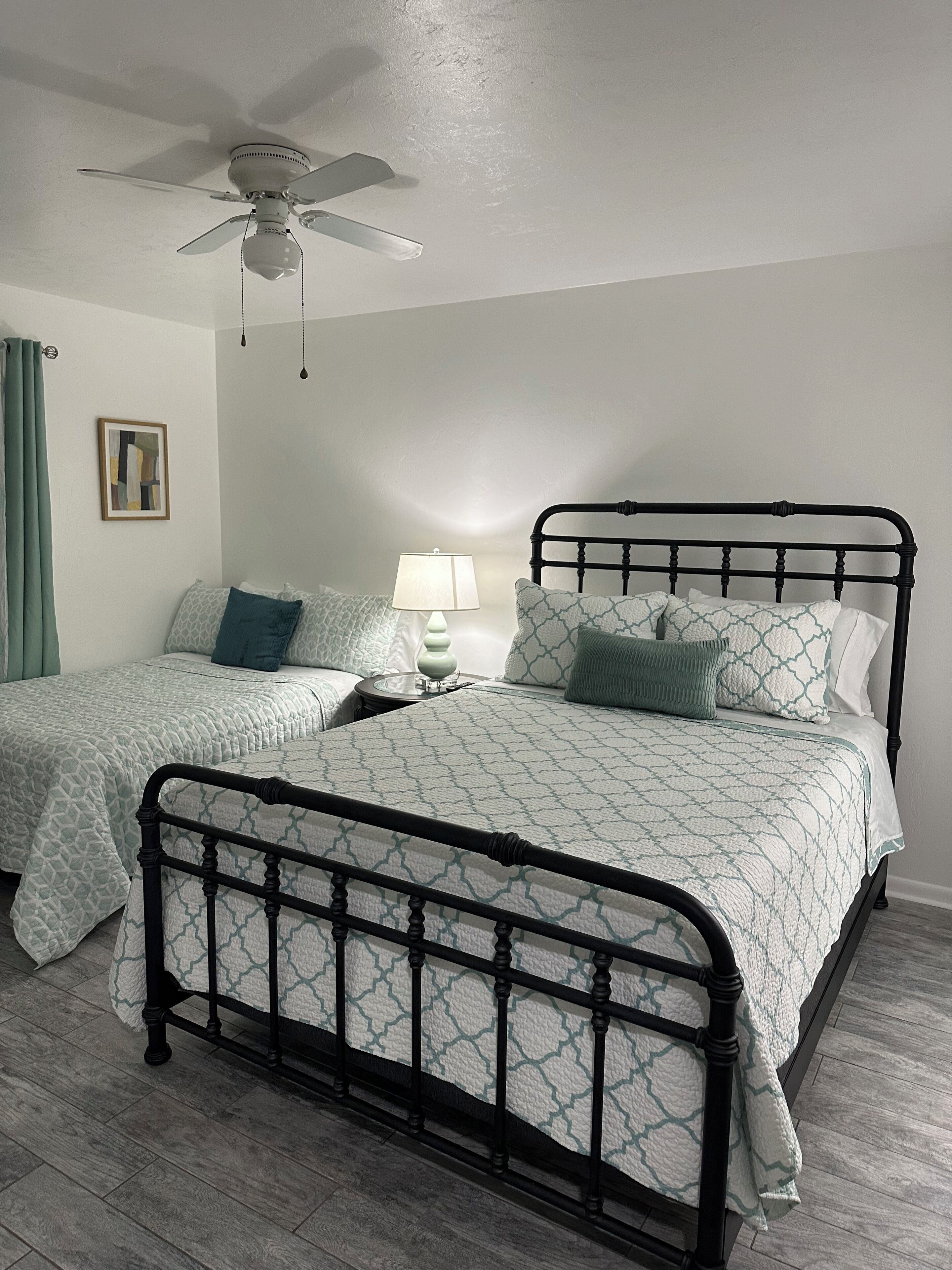 1 habitación, tabla de planchar con plancha, wifi gratis y ropa de cama 