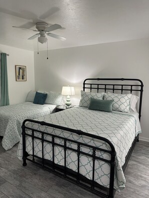 1 dormitorio, tabla de planchar con plancha, wifi gratis y ropa de cama