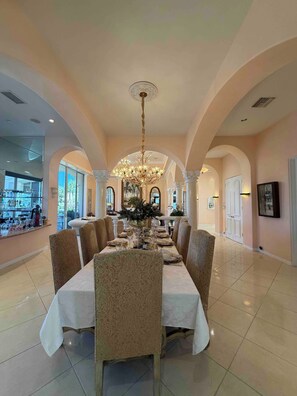 Dining - 4-bedroom estate in peaceful Rancho Mirage with AC (Rancho Mirage)