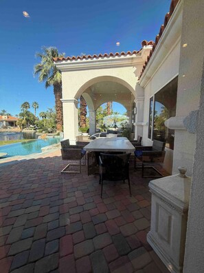 Outdoor dining - 4-bedroom estate in peaceful Rancho Mirage with AC (Rancho Mirage)