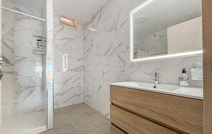 Shower, hair dryer - Cozy home in Finestrat (Finestrat)