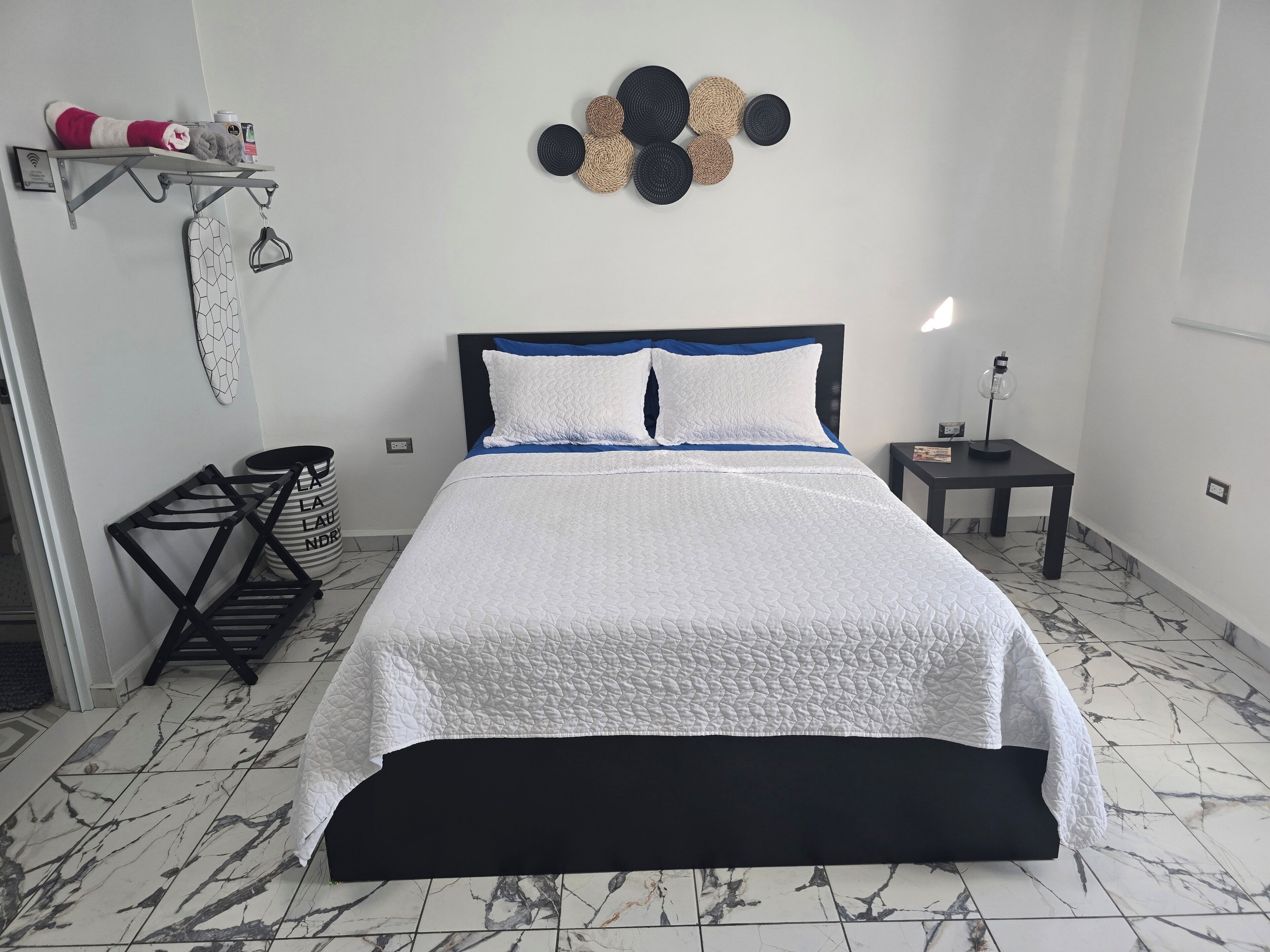 Deluxe-studio, näköala uima-altaalle