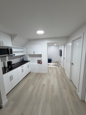 Paper towels - Granite Grove Suite, close to the airport. (Winnipeg)