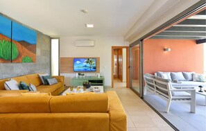 Smart TV - Amazing home in San Bartolome de Tiraj (San Bartolome de Tiraj)