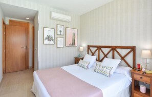 2 bedrooms, travel cot, free WiFi - Amazing home in San Bartolome de Tiraj (San Bartolome de Tiraj)