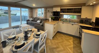 Fantasy Island Resort - The Ardennes with Private Hot Tub - Eastgate F6