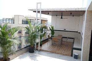 Outdoor dining - Luxury 2BHK Westside Penthouse, Private Patio & Terrace HiTech City Madhapur HYD (Hyderabad)