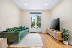 TV - Character-Filled, Modern Retreat In Mount Pleasant, Ballarat (Mount Pleasant)