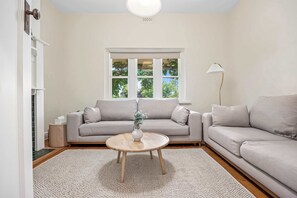 Living area - Character-Filled, Modern Retreat In Mount Pleasant, Ballarat (Mount Pleasant)