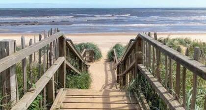 Headline:
Seaside Serenity at The Beach House – Your Cozy Escape in Mablethorpe
