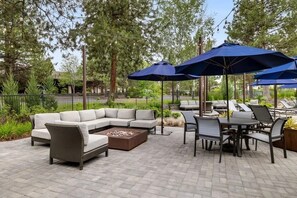 Outdoor dining - Mountain Modern Condo + Resort Amenities & Patio (Bend)