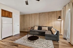 Living area - Mountain Modern Condo + Resort Amenities & Patio (Bend)