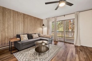 Living area - Mountain Modern Condo + Resort Amenities & Patio (Bend)