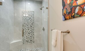 Hair dryer, towels, soap, shampoo - Coastal Retreat-Walk to the Beach + Bikes Included (Juno Beach)