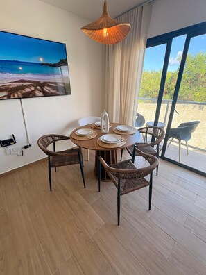 Dining - New apartment near the beach and the airport. (Punta Cana)