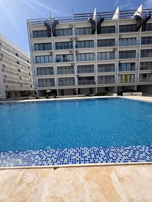 Outdoor pool - New apartment near the beach and the airport. (Punta Cana)