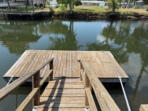 Home in Crystal River FL Water Front/Floating Dock on Deep Water Canal
