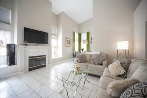 Smart TV - Welcome to your chic escape North Las Vegas perfect for relaxation and adventure (North Las Vegas)