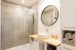 Hair dryer, soap, toilet paper - Apartment in downtown Quebec City (Parking) A (Québec)