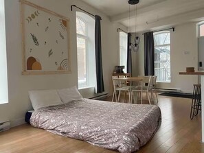 Iron/ironing board, WiFi, bed sheets - Apartment in downtown Quebec City (Parking) A (Québec)