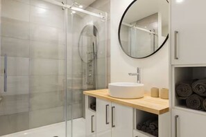 Hair dryer, soap - Apartment in downtown Quebec City (Parking) B (Québec)