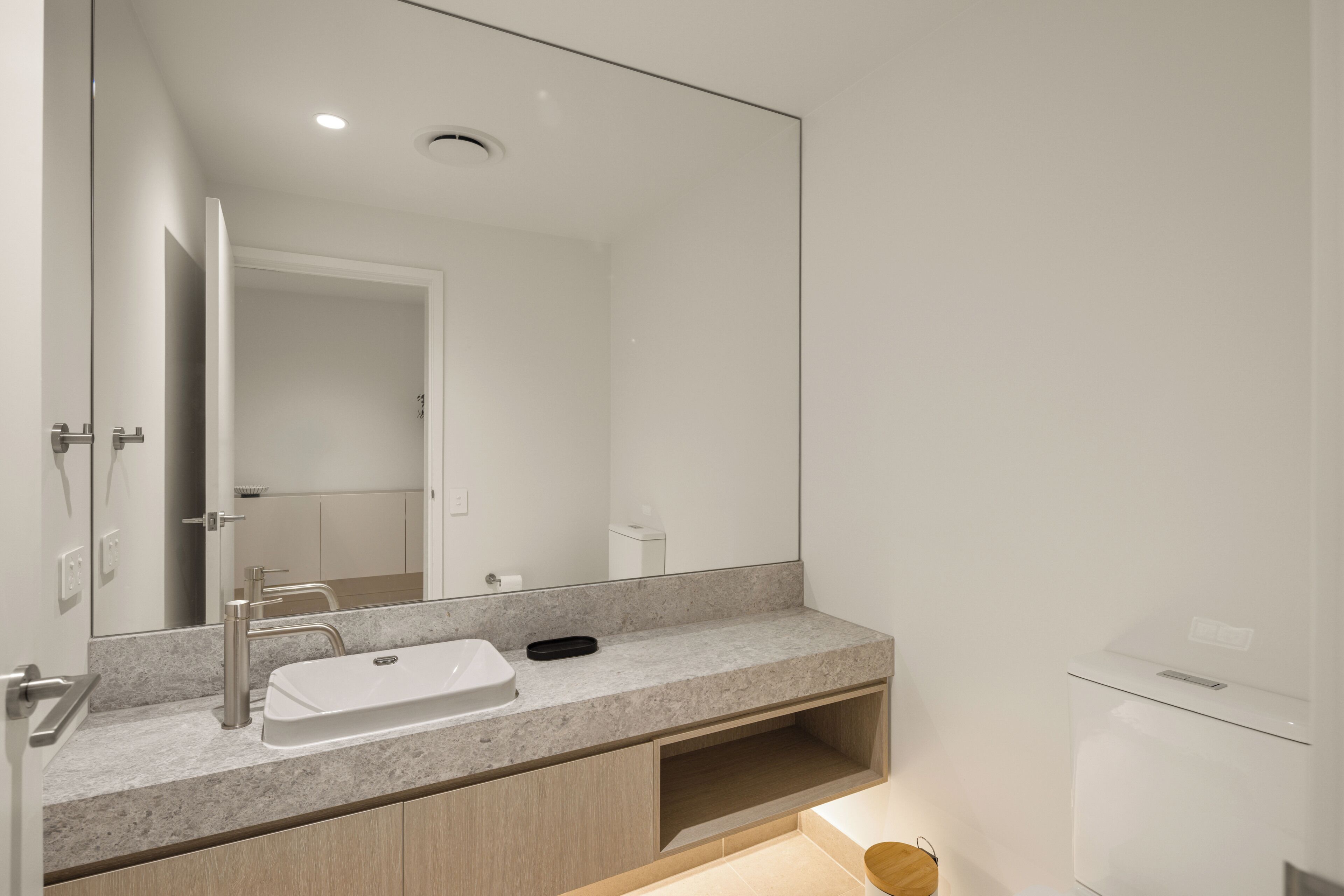 Huoneisto, parveke, rantanäköala | Kylpyhuone