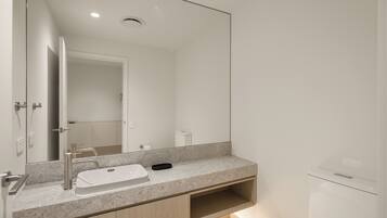 Huoneisto, parveke, rantanäköala | Kylpyhuone