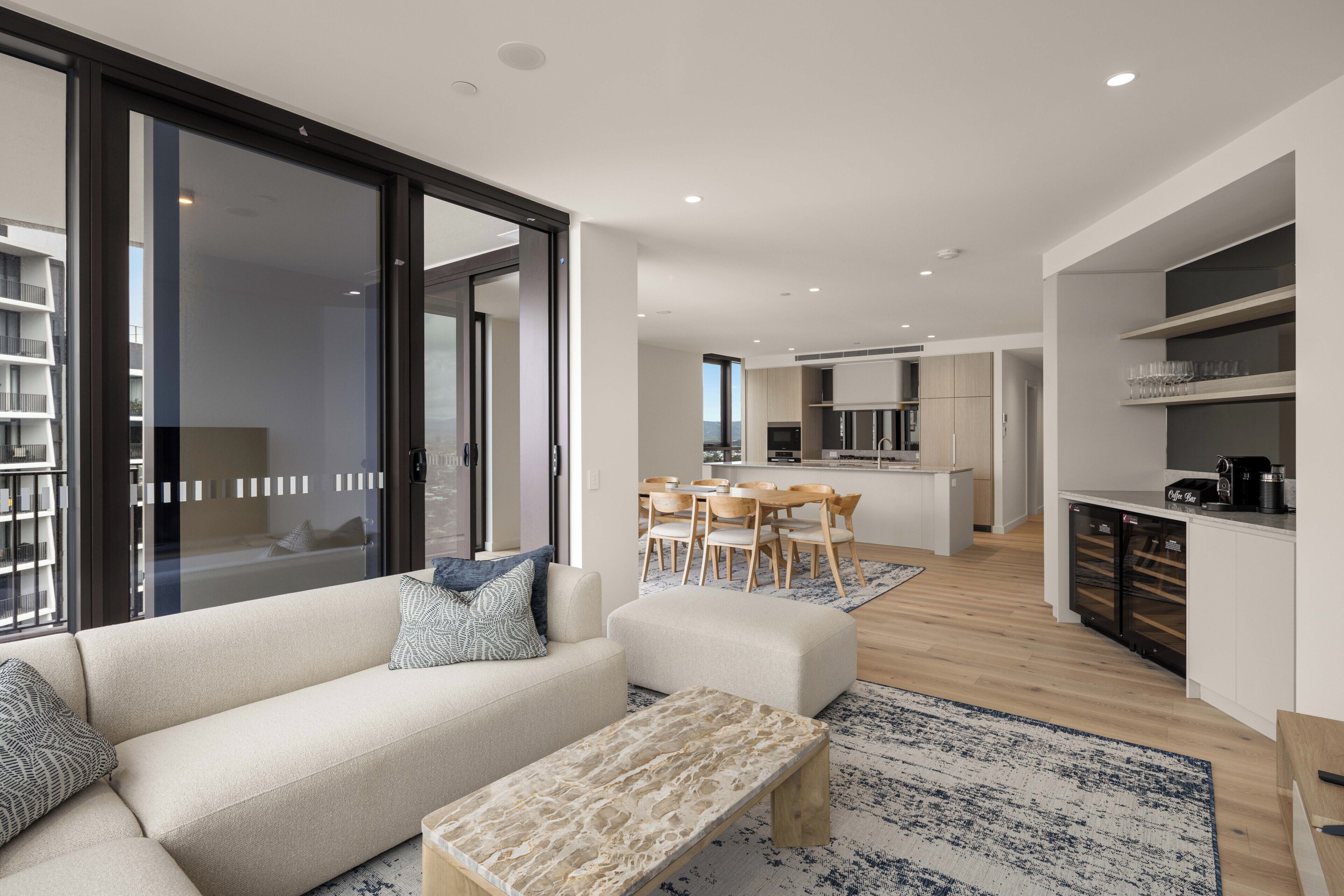 Huoneisto, parveke, rantanäköala | Oleskelualue