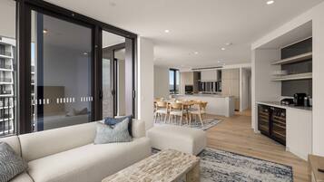 Huoneisto, parveke, rantanäköala | Oleskelualue