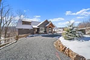 Exterior - Sundance Lodge at Eagles Nest - hot tub, mtn home, club amenities (Elk Park)