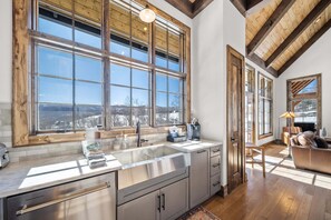 Fridge, microwave, oven, stovetop - Sundance Lodge at Eagles Nest - hot tub, mtn home, club amenities (Elk Park)