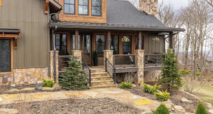 The Sugar Chalet - Luxury home on Sugar, easy access, views!