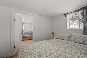 Tabla de planchar con plancha, wifi y ropa de cama 