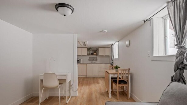 A compact living space with a kitchenette, a dining area, and a seating area. - Comfort & Practicality, 1 CH, Limoilou, Enfant-Jésus (Québec)