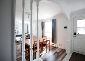 Dining - Le Cozy Limoilou 3 BDR Hopital Enfant-Jesus (Québec)