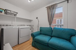 Interior - Comfort Space, 1 CH, Office, Enfant-Jésus (Québec)