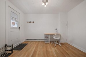 Interior - Comfort Space, 1 CH, Office, Enfant-Jésus (Québec)