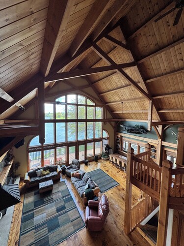 Beautiful, timber frame, lake house with an amazing view!
